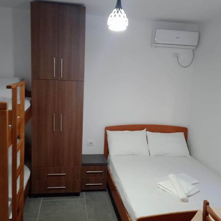 Villa Besnik, rooms for rent Vlorë Eksteriør bilde