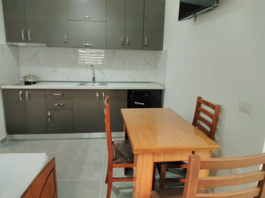 Villa Besnik, rooms for rent Vlorë Eksteriør bilde