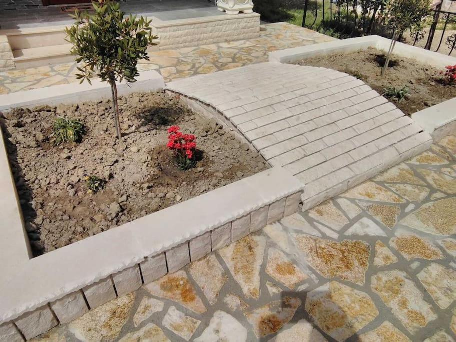 Villa Besnik, rooms for rent Vlorë Eksteriør bilde