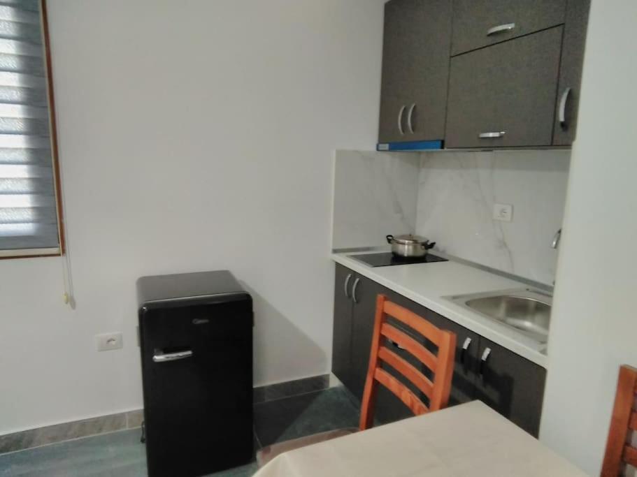 Villa Besnik, rooms for rent Vlorë Eksteriør bilde