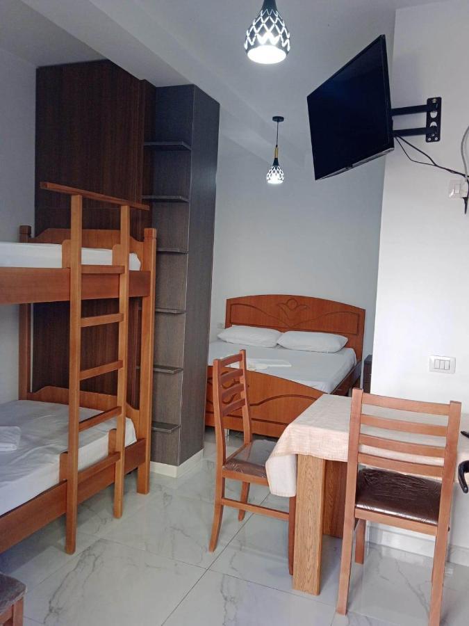 Villa Besnik, rooms for rent Vlorë Eksteriør bilde