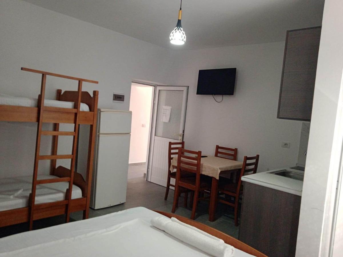 Villa Besnik, rooms for rent Vlorë Eksteriør bilde