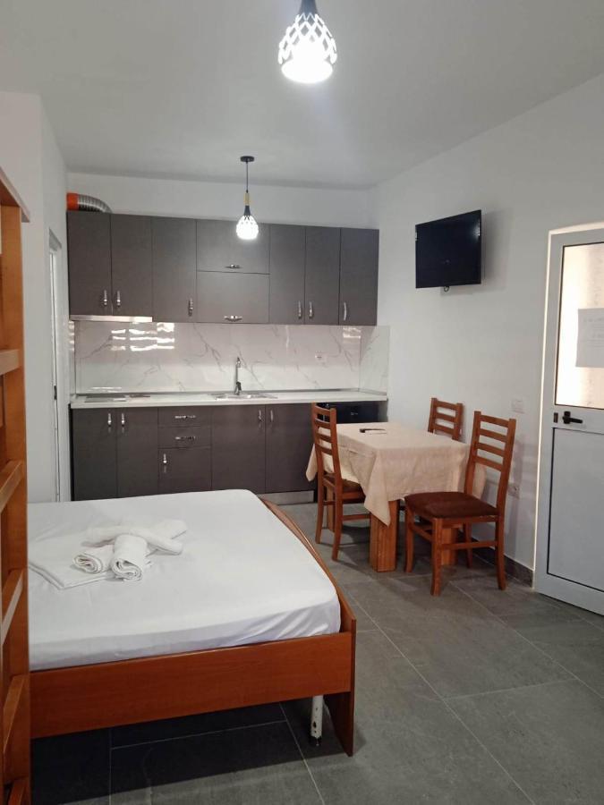 Villa Besnik, rooms for rent Vlorë Eksteriør bilde